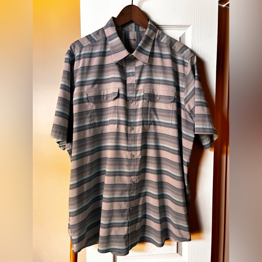 Swiss Tech Men’s XL Short Sleeve Button Down Shirt Striped Stretch 2 Pocket - Picture 2 of 4